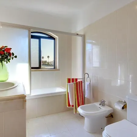 Willa Gale Sleeps 8 Pool Air Con Wifi Patroves