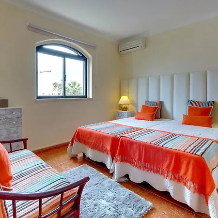 Gale Sleeps 8 Pool Air Con Wifi فيلة Patroves