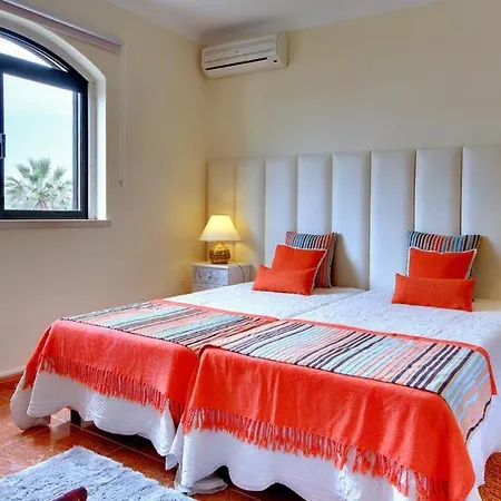 Gale Sleeps 8 Pool Air Con Wifi *