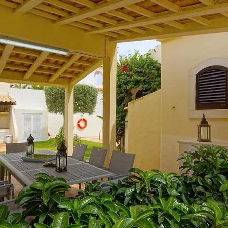 فيلة Gale Sleeps 8 Pool Air Con Wifi *